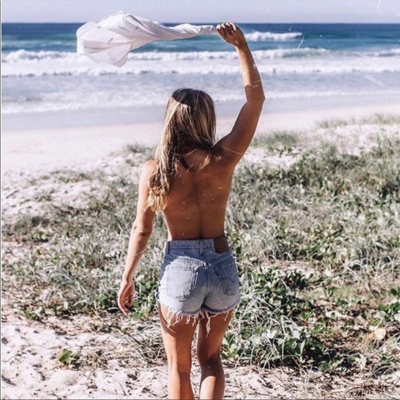 Levi’s Distressed High Rise Wedgie Shorts. Size 27 - Picture 2 of 9